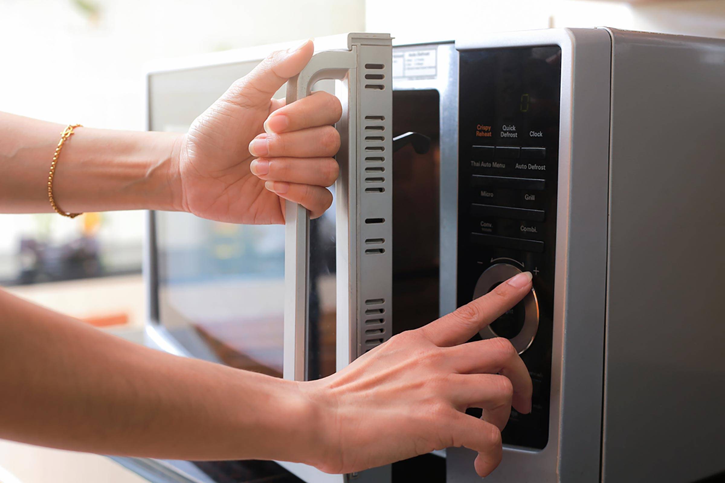 10 Reasons You Shouldn’t Microwave Your Thyroid